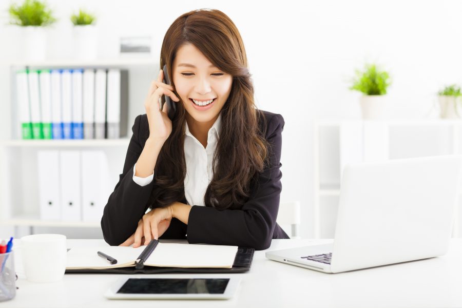 happy business woman talking on the phone in office » Leaderonomics.com